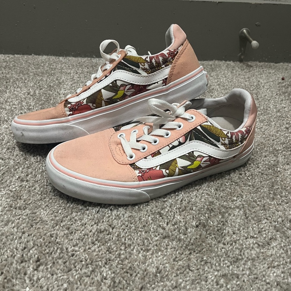 Vans deluxe Ward Women's Peach and Floral Sneakers